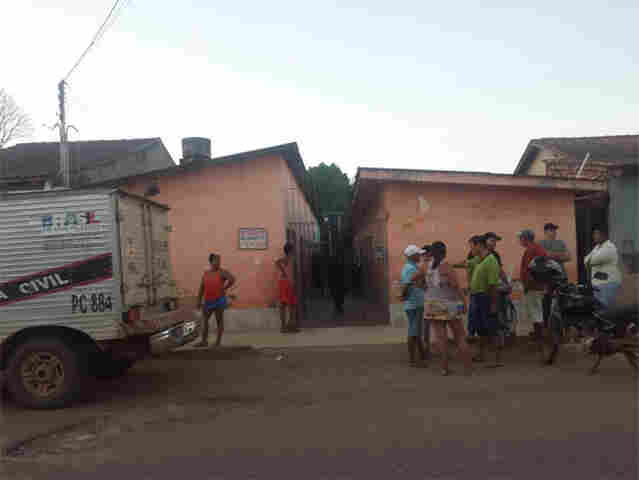 DUPLA MATA HOMEM EM VILA DE APARTAMENTOS NA CAPITAL