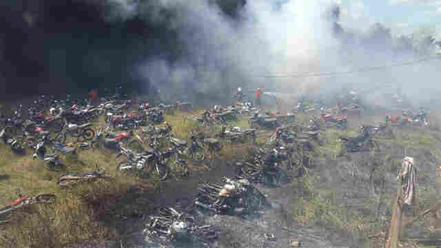 INCÊNDIO NO DEPÓSITO DA SESDEC DESTRÓI CENTENAS DE VEÍCULOS