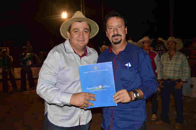 Cleiton Roque entrega emenda individual na ordem de R$ 100 mil para São Felipe do Oeste