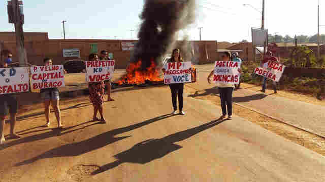 Moradores da Zona Sul fecham via de acesso a condomínios