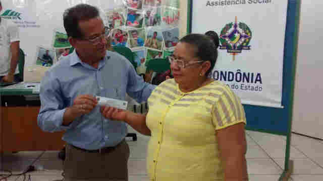 &#34;Deus me disse que viesse aqui buscar minha casa&#34;, diz aposentada após ganhar apartamento