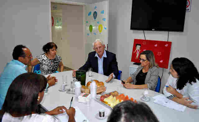 Airton Gurgacz visita Cosme e Damião, e trata violência sexual infantil