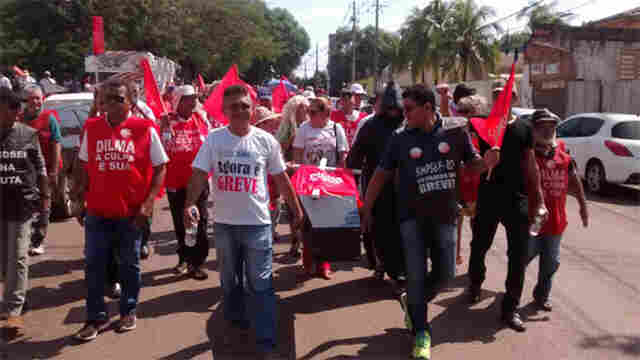 Servidores federais protestam na Capital