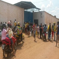 Mulheres bloqueiam acesso ao Presídio Urso Panda após impasse em visitas