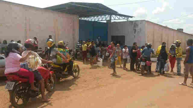 Mulheres bloqueiam acesso ao Presídio Urso Panda após impasse em visitas