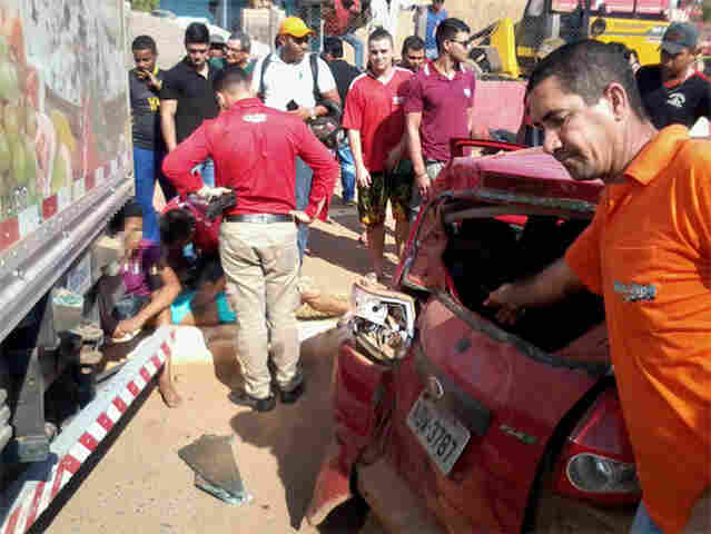 Três ficam lesionados após acidente