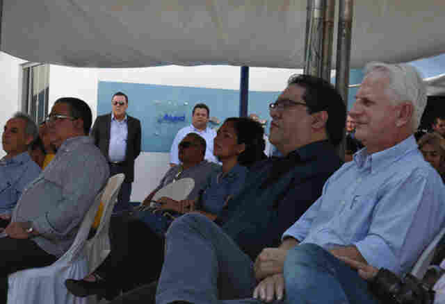 Deputado Airton Gurgacz prestigia assinatura de ordem de serviço do esgotamento sanitário