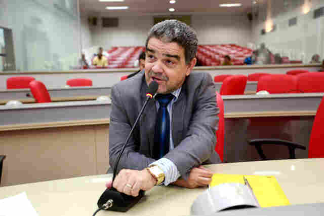 Aélcio da TV cobra entrega de título honorífico a Sérgio Melo