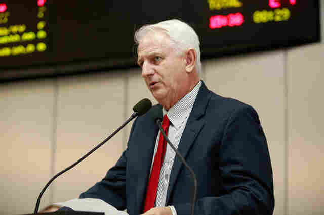 Deputado Airton Gurgacz relata benefícios a APAE e Caerd