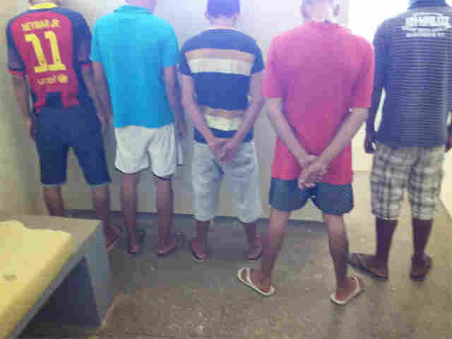 Polícia cumpre mandados e prende 16 menores