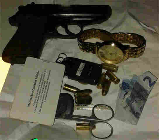 VÍTIMA REAGE A ASSALTO E ATINGE CRIMINOSO COM FACADA; TRÊS FORAM PRESOS