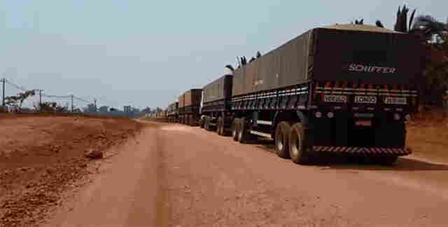 Moradores da Estrada da Penal bloqueiam acesso; vídeo