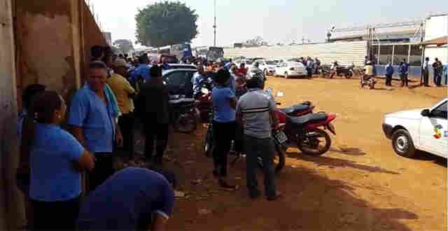 Greve em empresa de ônibus envolve mais de 400 trabalhadores; vídeo