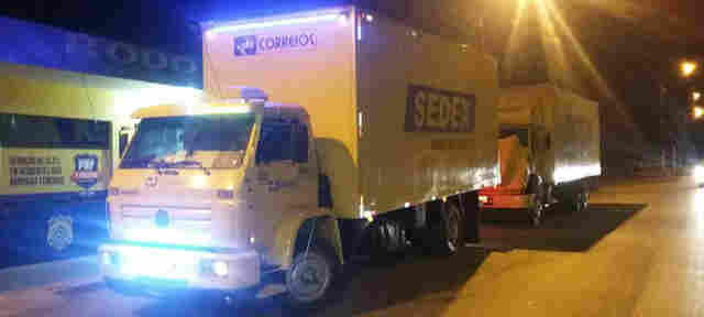 CAMINHÕES QUE PRESTAM SERVIÇO AOS CORREIOS SÃO APREENDIDOS COM DOCUMENTAÇÃO SUSPEITA DE FRAUDE