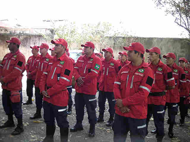 Brigadistas reforçam combate à queimadas urbanas na capital