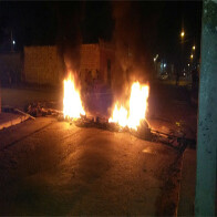 Moradores dos bairros Aponiã e Socialista bloqueiam várias ruas