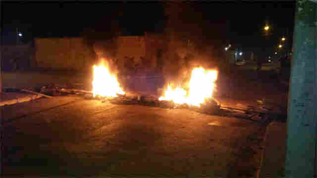 Moradores dos bairros Aponiã e Socialista bloqueiam várias ruas