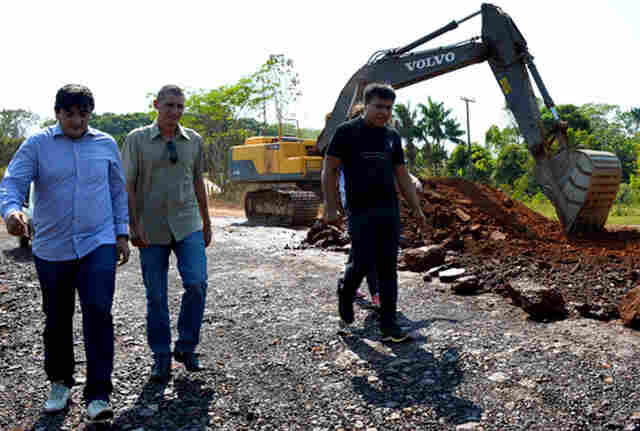Cleiton Roque acompanha obras de recuperação da 489