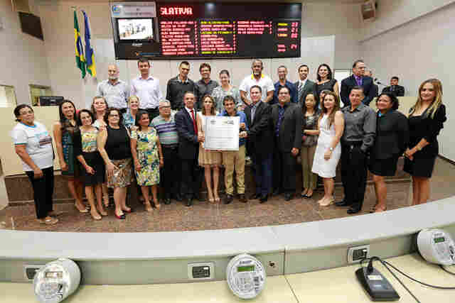 Sessão solene homenageia os 90 anos da Escola Barão de Solimões
