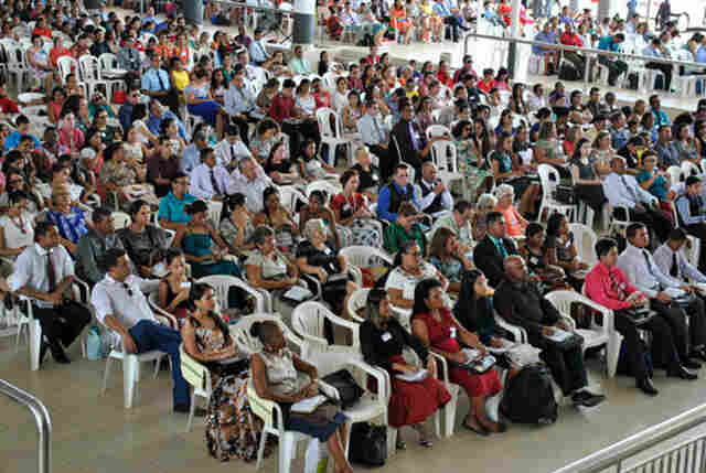 Congresso das Testemunhas de Jeová destaca o amor ao próximo