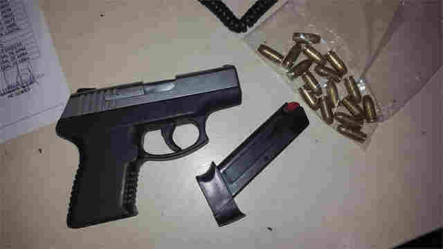 Três são presos pela PRF com pistola e droga