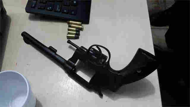 Polícia evita roubo e prende dois suspeitos com revólver municiado