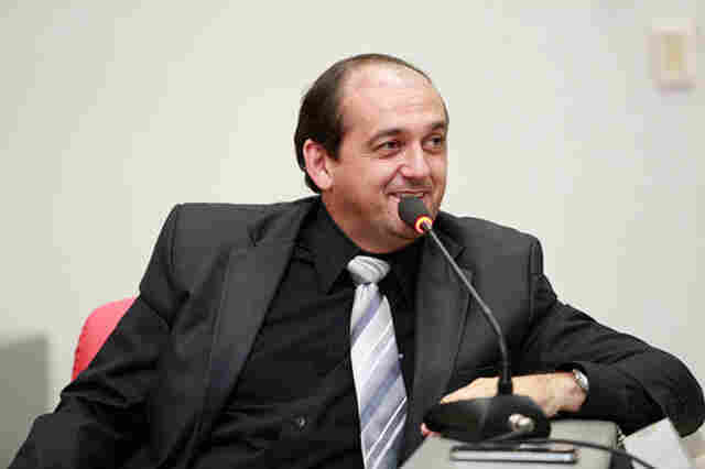 Laerte Gomes apresenta projeto para garantir benefício aos idosos