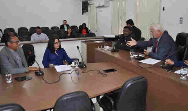 Comissão presidida por Airton Gurgacz recebe equipe do Hospital Infantil Cosme e Damião