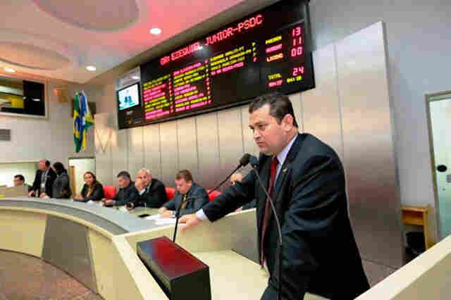 Deputado Ezequiel Júnior denúncia número alarmante de madeira retida pela polícia de MT