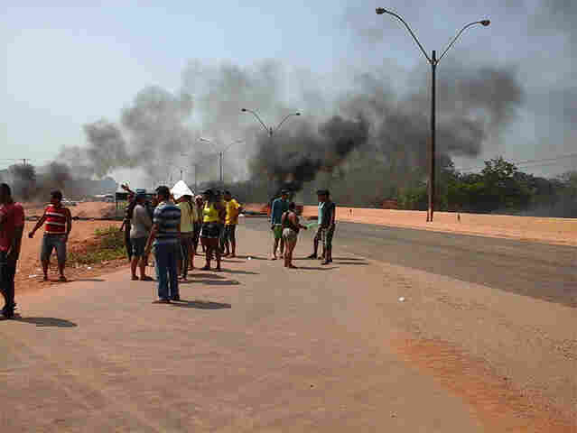 Bairro Universitário: Moradores agora protestam na BR-364