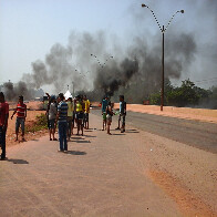 Bairro Universitário: Moradores agora protestam na BR-364