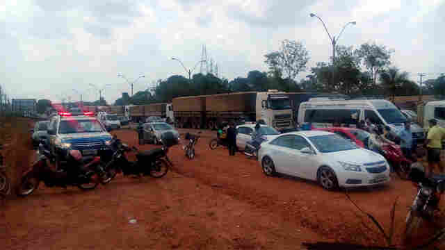 MORADORES BLOQUEIAM BR-364 MAIS UMA VEZ EM FRENTE A FARO