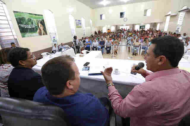 Maurão de Carvalho assume compromisso de lutar por desabrigados na região do Mamoré