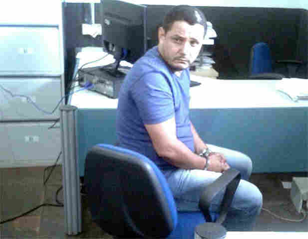 HOMEM TENTA DESTRAVAR CARRO DO DELEGADO DA FURTOS E ROUBOS DE VEÍCULOS E ACABA PRESO