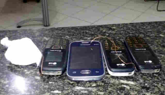 Apenado é flagrado com quatro celulares e uma porção de droga no ânus