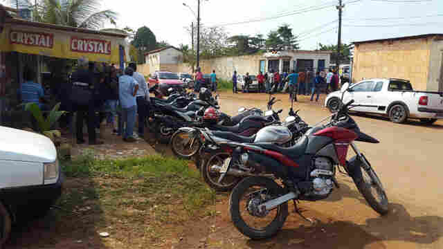 Motoristas tentam emprego temporário em empresa contratada pela Prefeitura