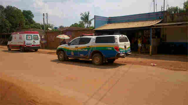 Homem leva facada do ex-marido de sua namorada na Zona Leste