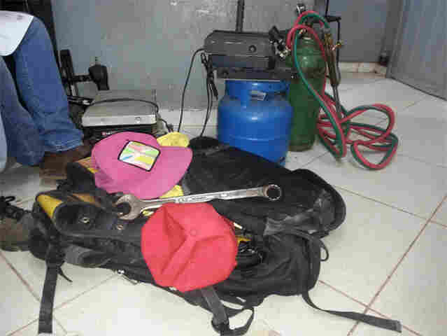 Bando é preso após invadir posto para levar cofre