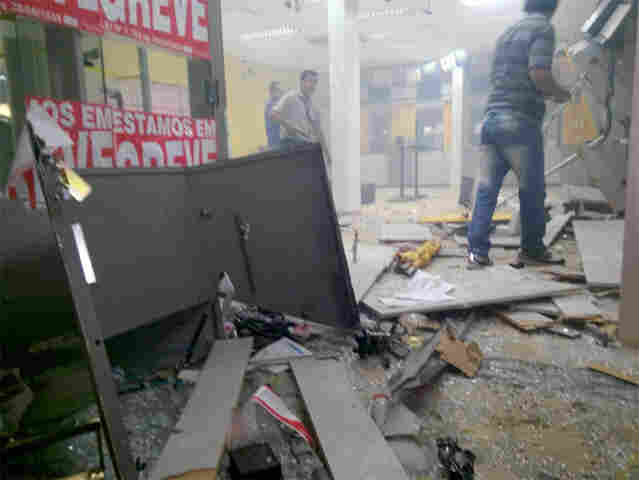 BANDIDOS DESTROEM AGÊNCIA DO BANCO DO BRASIL EM PORTO VELHO