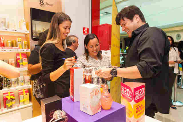 Paulo Ricardo emociona fãs em ação com O Boticário