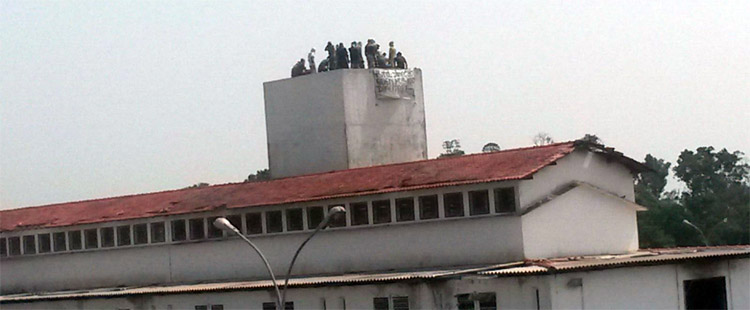 Detentos agora sobem em caixa dágua e desmentem informação da Sejus