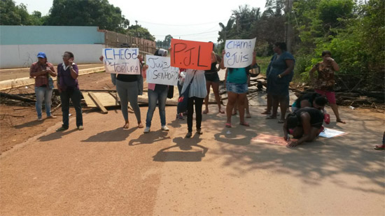 Esposas de apenados bloqueiam acesso a presídios