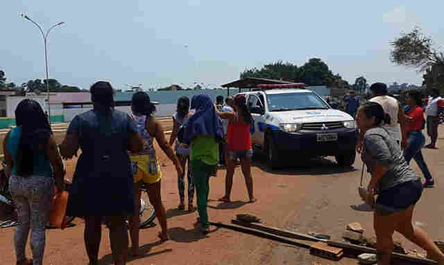 Vídeo: Mulheres protestam contra agentes penitenciários no Urso Branco