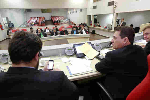 Aprovada emenda de Maurão revogando artigo que garantia auxílio