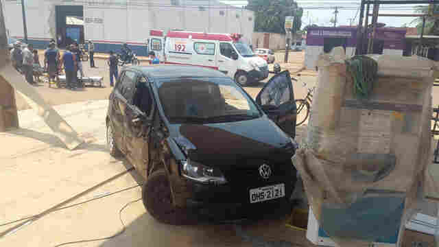 Motorista avança preferencial e atinge motociclista