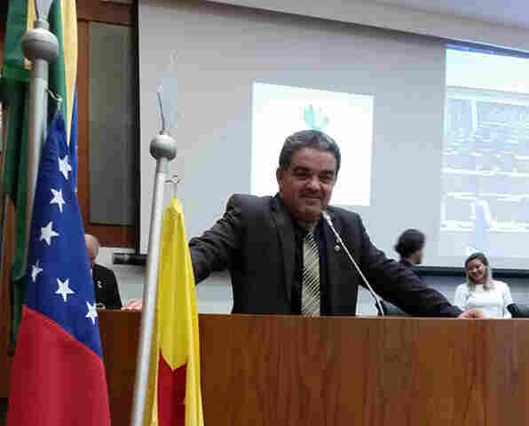 Aélcio da TV pede nota de repúdio ao IBAMA durante discurso no Parlamento Amazônico em São Luiz