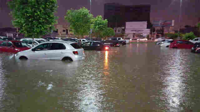 VÍDEOS: TEMPORAL CAUSA DESTRUIÇÃO EM VÁRIOS PONTOS DA CAPITAL; TETO DE LOJA DESABA NO SHOPPING