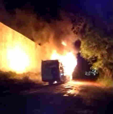 Incêndio destrói ônibus na Capital; Vídeo