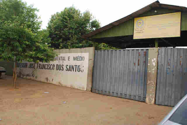 Deputado pede reforma em escola com goteiras e problemas elétricos