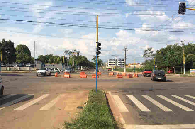 Semtran diz que só falta Semob retirar lombadas para semáforo funcionar